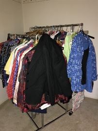 WOMENS CLOTHING SIZE LARGE TO XLARGE-LOTS OF CHICO'S CLOTHING