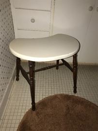 COUNTRY PRIMITIVE WOODEN CHAIR