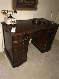 MAHOGANY EXECUTIVE DESK