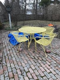 WOODARD PATIO FURNITURE-BRIGHT YELLOW ROUND TABLE AND FOUR CHAIRS