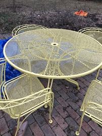 WOODARD PATIO FURNITURE-BRIGHT YELLOW ROUND TABLE AND FOUR CHAIRS