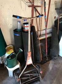 HAND TOOLS / YARD TOOLS / GARAGE ITEMS