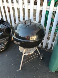 BBQ GRILL-PERFECT FOR UPCOMING SPRING!