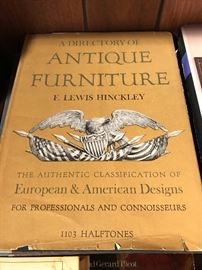 ANTIQUES AND COLLECTIBLES REFERENCE BOOKS