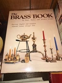 ANTIQUES AND COLLECTIBLES REFERENCE BOOKS