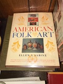 ANTIQUES AND COLLECTIBLES REFERENCE BOOKS