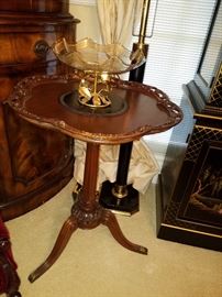 Pierced edge lobed table