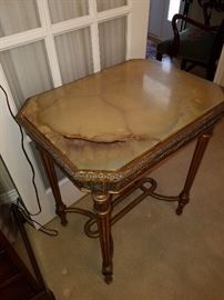 The onyx top, cut-corner style. 