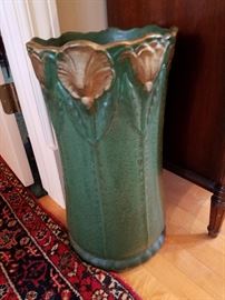 Looks like Weller Coppertone or Grueby, but don't think it's either one.....