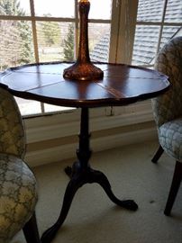 Mahogany table on which the reverse painted lamp sets