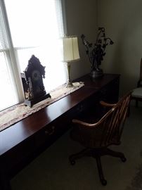 The rest of the computer work station..... It is in 3 sections so can be configured differently