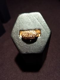 Art Deco platinum and diamond ring. 