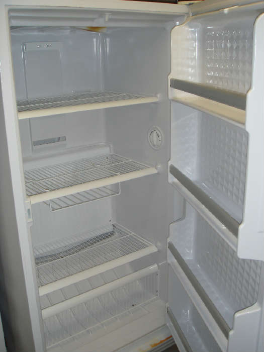 Amana ESUF15JW upright freezer