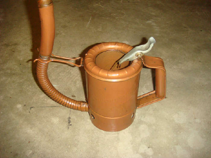 Swingspout oil can