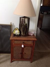 Wicker end/lamp table with lamp
