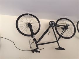 Man's bicycle, only rode a few times 