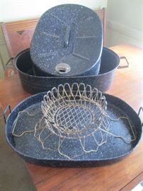 Large vintage roasting pan with wire rack, drip pan, & lid