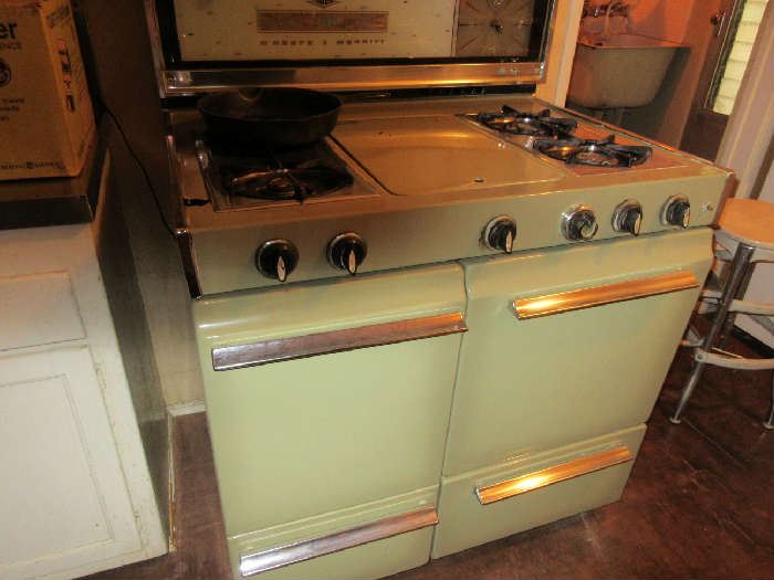 1950's O'Keefe & Merritt stove, avocado green