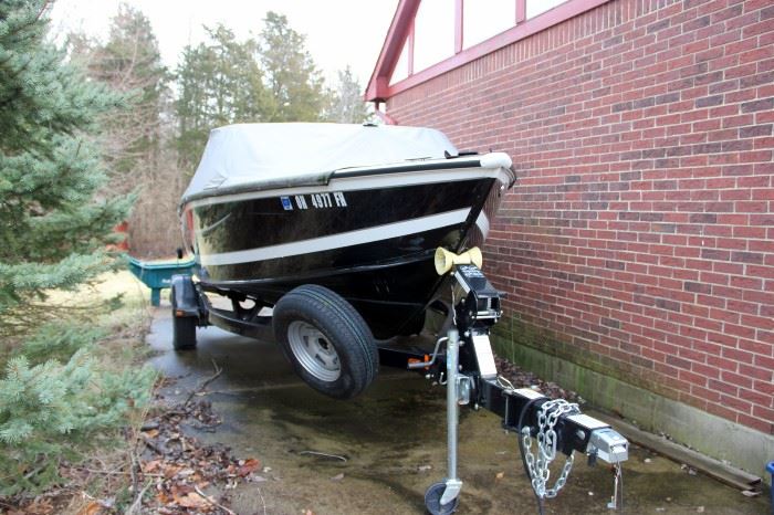 19' 2014 Lund 1875 Crossover XS LIKE NEW CONDITION!  There are less than 20 Hours on the Motor!