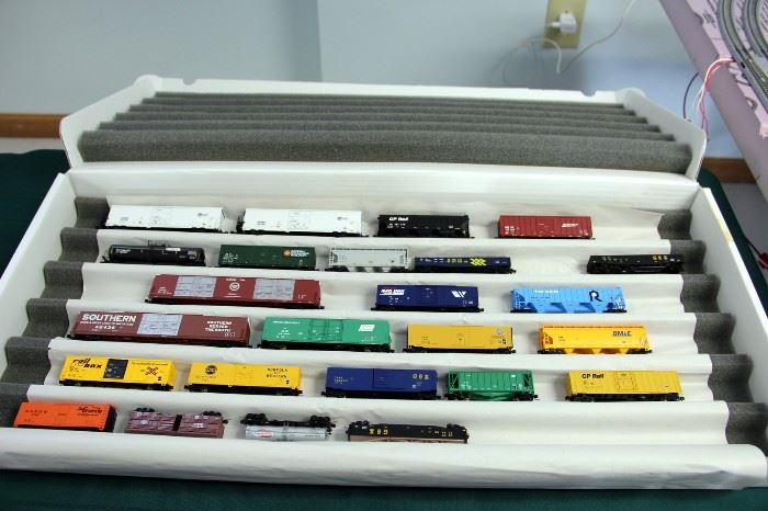 250+ N Scale Engines & Cars