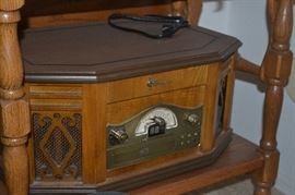 RECORD/CD PLAYER BY EMERSON