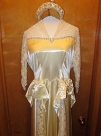 Beautifully Kept Vintage Wedding Dress