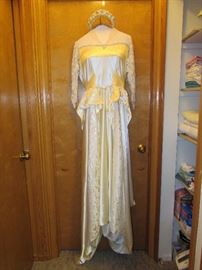 Beautifully Kept Vintage Wedding Dress