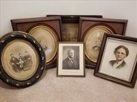 Antique Black & White Portraits   http://www.ctonlineauctions.com/detail.asp?id=691175