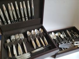  S.Kirk & Son Sterling Silver Flatware Set In Case  http://www.ctonlineauctions.com/detail.asp?id=691157