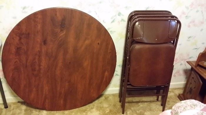 Round card table with 4 chairs - great condition