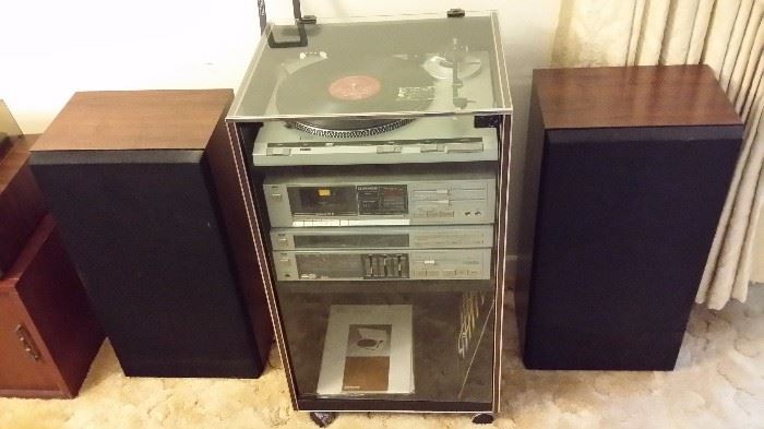  MCS (Penneys) vintage stereo amplifier, tuner, 2 speakers, radio, cassette tape player, turntable - needs some repair