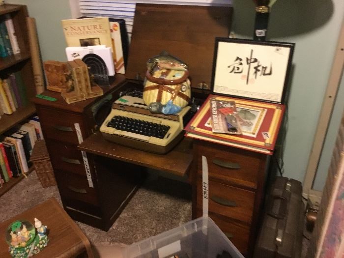 Desk with middle lift top, typewriter