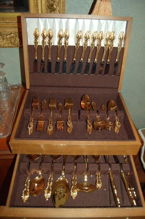 Rogers Flatware Chest with serving pieces 