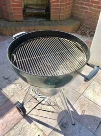 Outdoor grill - nearly new