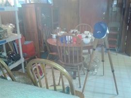 OAK DINING TABLE AND CHAIRS TODAY $200
