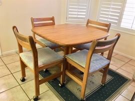 Oak Dinette w/4 Chairs on Castors