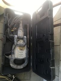 • Gas lawn mower
• Compressor
• Drills
• Mita- saw
