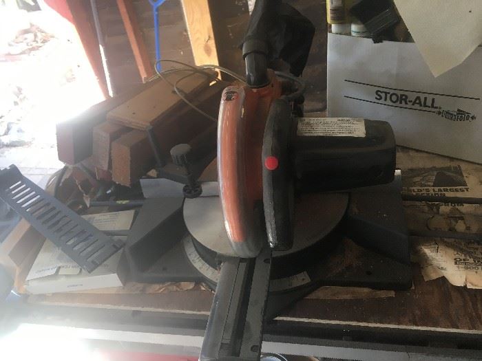 • Gas lawn mower
• Compressor
• Drills
• Mita- saw