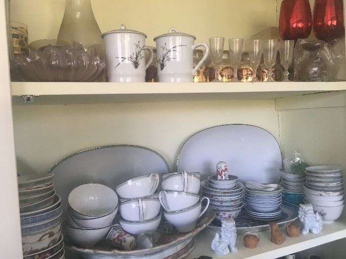 • Like new Lenox fine china set
