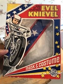 Costume only, no mask :(