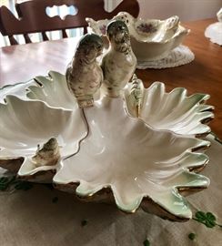 Parrot divided dish