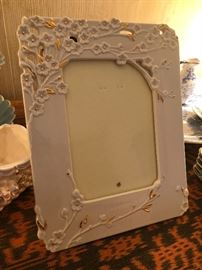 Pretty Lenox frame
