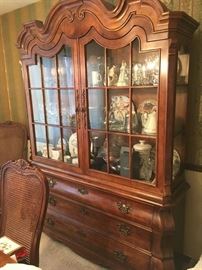 This is a beautiful Henredon (South Carolina), high-end lit china cabinet -- a gorgeous piece!