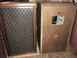 Front side of the SP-2000 Sansui speakers.