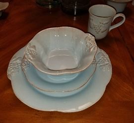 Madeira Harvest Cast Stone by Carafina in Robin Egg Blue Service for 4