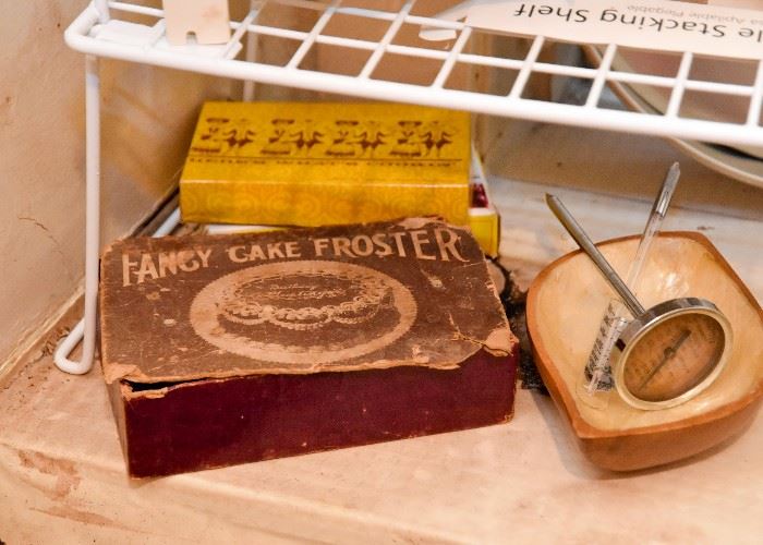 Vintage Cake Froster
