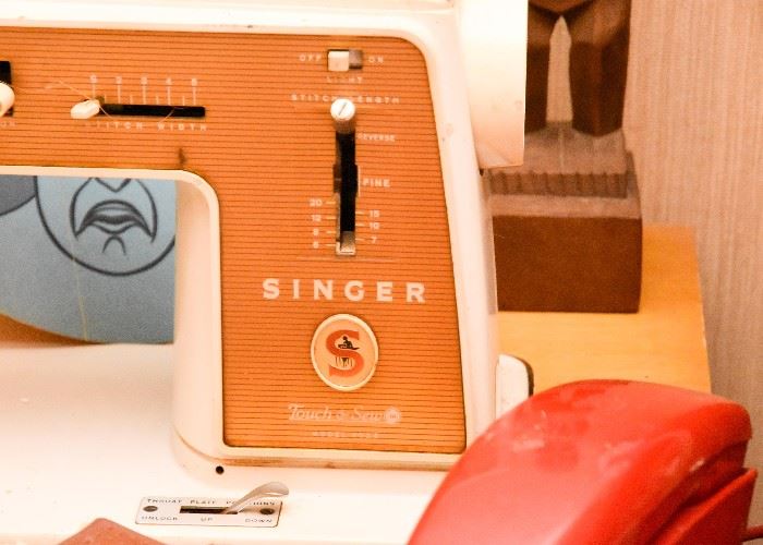 Vintage Singer Sewing Machine with Table / Desk