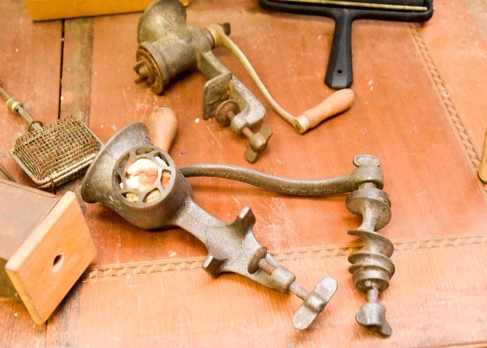 Vintage Kitchen Grinder / Gadgets