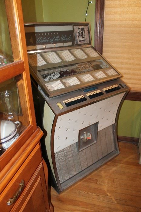Vintage Seeburg Jukebox, as-is, non working with 45s