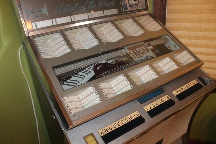 Vintage Seeburg Jukebox, as-is, non working with 45s